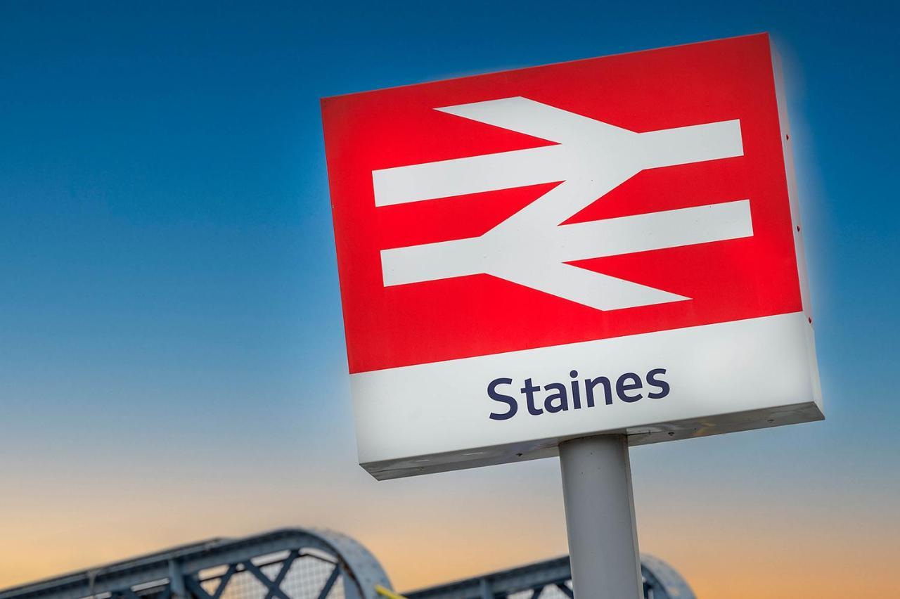 Train Station Serenity Staines-upon-Thames Eksteriør bilde